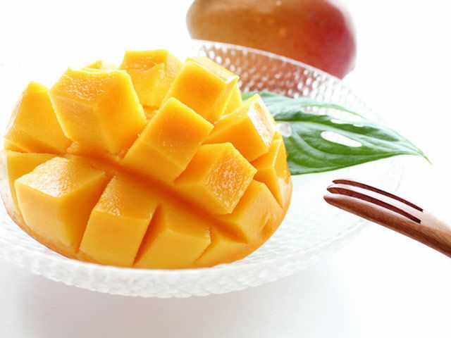 カワノ農園・太陽マンゴー 果実の宝石 2Lサイズ（約400g）×2玉 | 安心