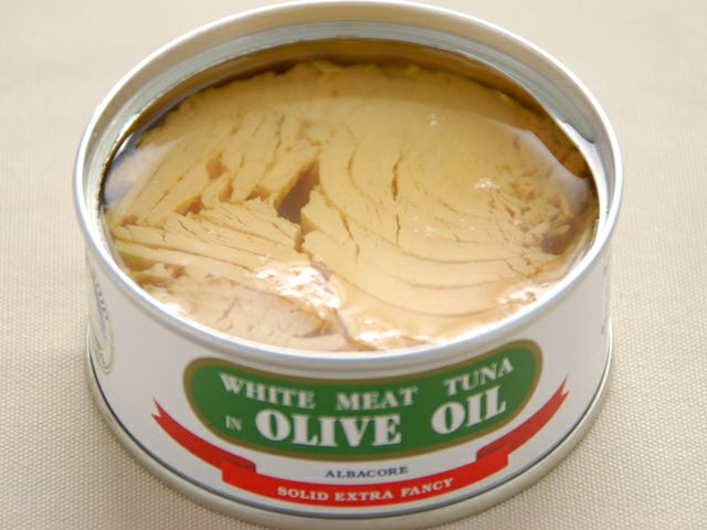由比缶詰所 オリーブツナ缶　ホワイトシップ印 24缶セット 種類で選ぶ :: 特撰まぐろ綿実油漬 :: 4種のツナ缶小型缶 24缶入