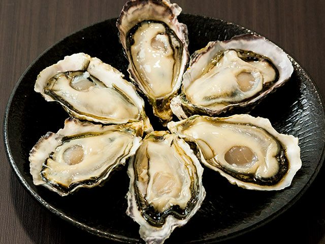 播磨海洋牧場・播磨灘産カラ付き冷凍生牡蠣 中サイズ（12個入り