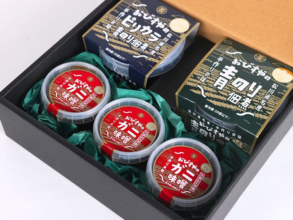 ピラルクのアマゾン煮「箱」 おびすや・「大切な人へ、福の箱」3種の佃煮詰め合わせ | 安心堂 食の